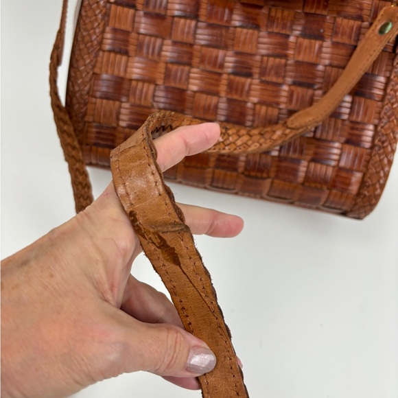 Crossbody purse basket weave pattern brown shoulder strap-10x9x4 - Picture 10 of 10